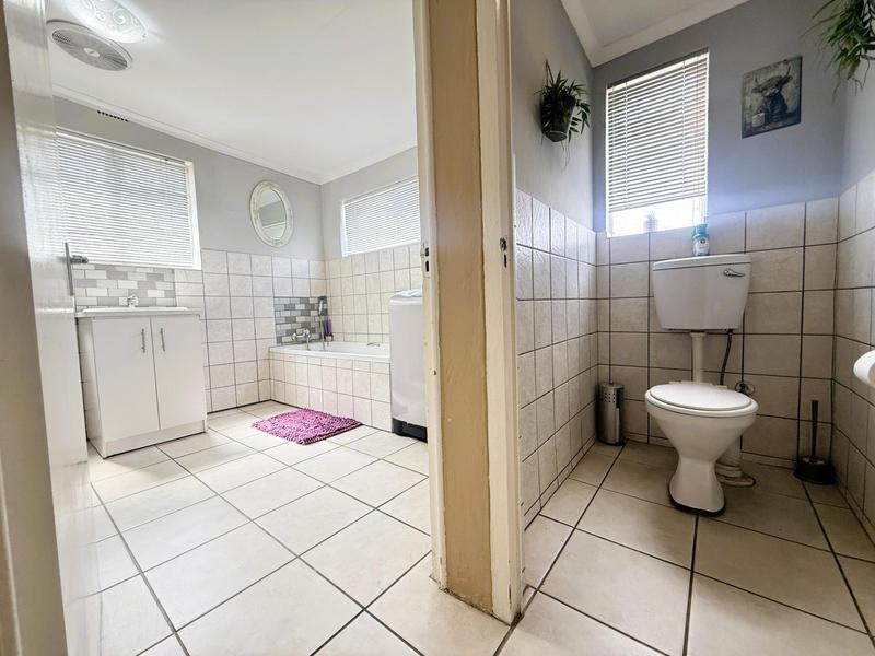 4 Bedroom Property for Sale in Amandelrug Western Cape